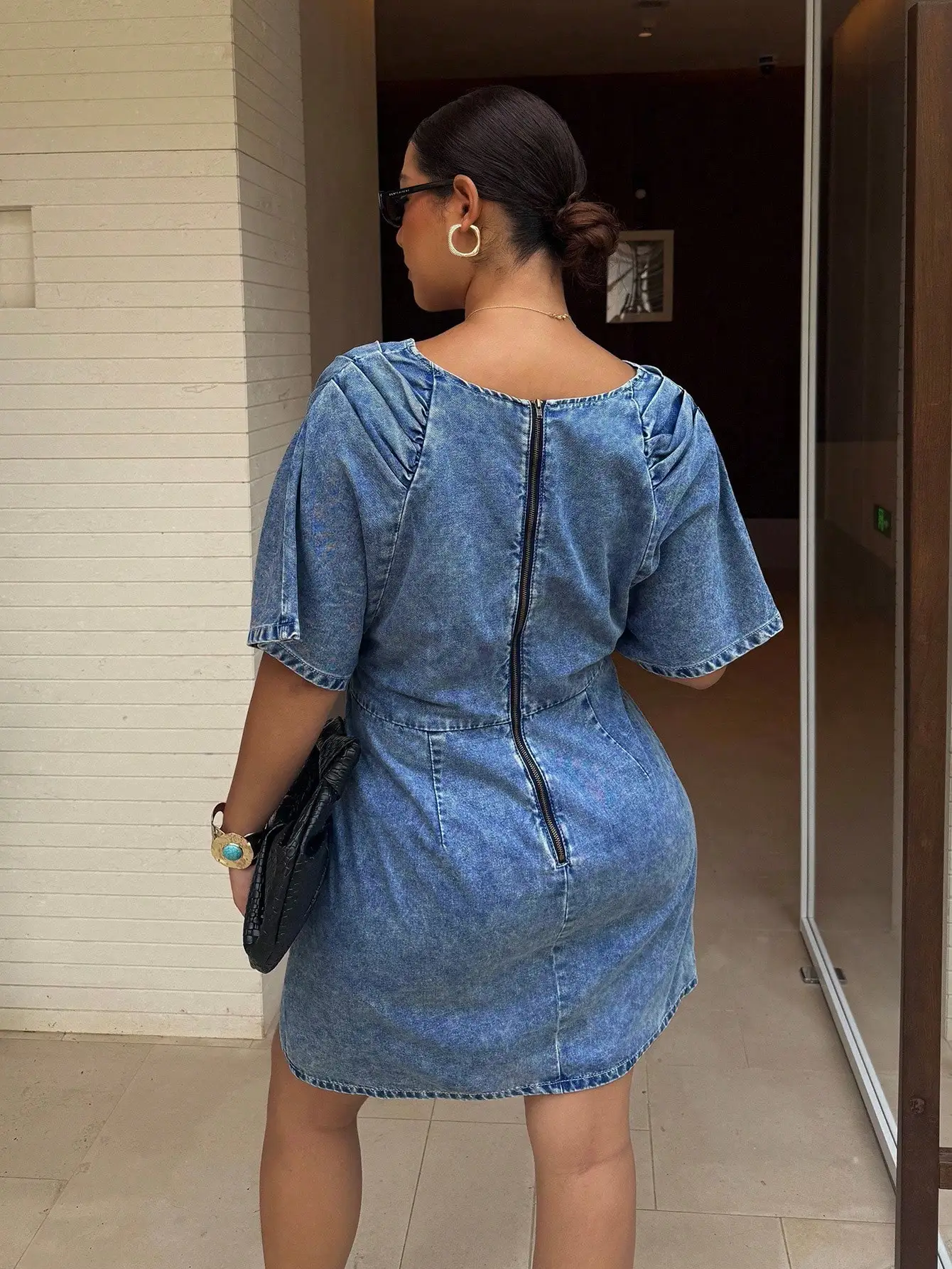 Washed Denim Batwing Sleeve V-Neck Mini Dress Casual Blue Jean Dress
Washed Denim Batwing Sleeve V-Neck Mini Dress Casual Blue Jean Dress