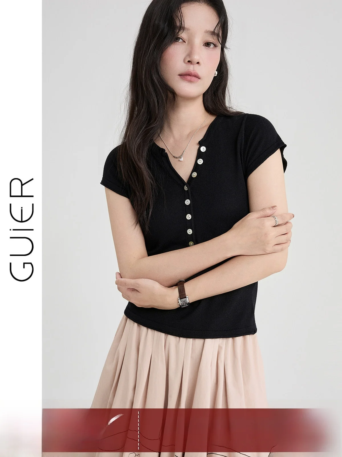 Black V-Neck Knitted Sweater Women's Slim Fit Casual Style Short Sleeve Top Shoulder Width Regular Length Pure Color 2026 New...
Black V-Neck Knitted Sweater Women's Slim Fit Casual Style Short Sleeve Top Shoulder Width Regular Length Pure Color 2026 New...