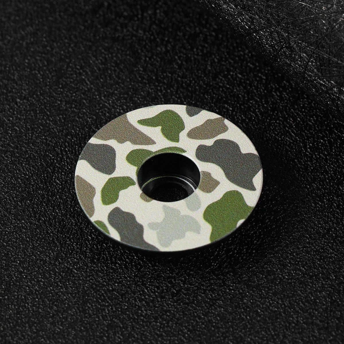 1Pcs Lightweight Aluminum Alloy Bowl Cover for Bicycle Headset High Strength Smooth Finish Easy Disassembly Mountain Road Bike
1Pcs Lightweight Aluminum Alloy Bowl Cover for Bicycle Headset High Strength Smooth Finish Easy Disassembly Mountain Road Bike