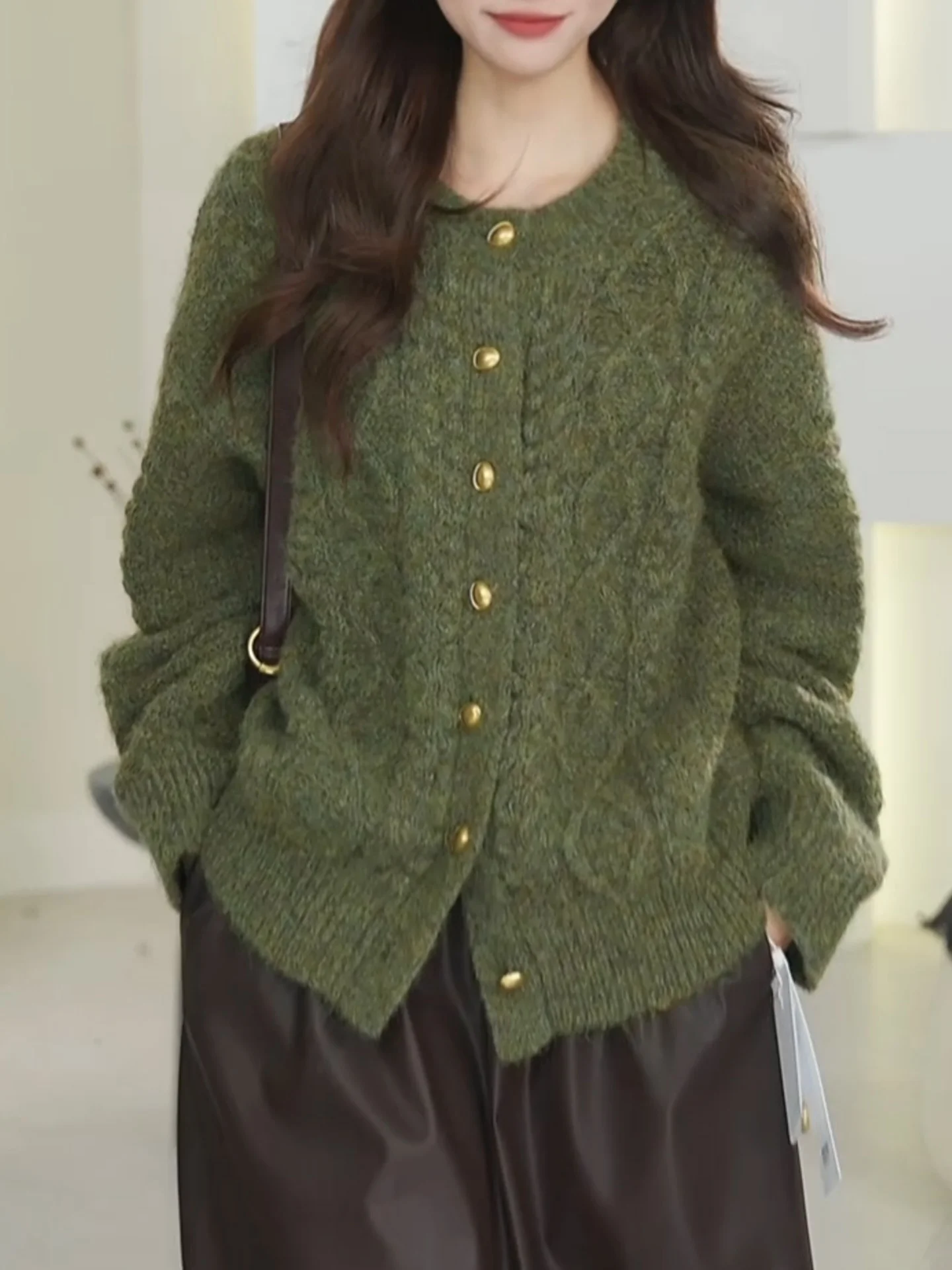 Ele een Knitted Sweater round Ne Open Cardigan Women's Autumn Winter High Quali Retro Twist Flower Sweater Top
Ele een Knitted Sweater round Ne Open Cardigan Women's Autumn Winter High Quali Retro Twist Flower Sweater Top