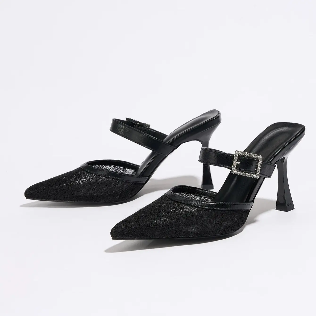2025 Spring and Autumn New Black Sexy Lace Embroidery Pointed Stiletto Slippers Diamond Buckle Dew Heel Muller Shoes Woman
2025 Spring and Autumn New Black Sexy Lace Embroidery Pointed Stiletto Slippers Diamond Buckle Dew Heel Muller Shoes Woman