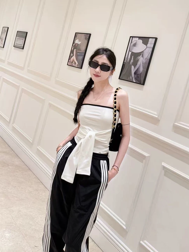 The 2025 summer new necklaces, knotted strapless vests, wrapped outerwear T-shirt tops
The 2025 summer new necklaces, knotted strapless vests, wrapped outerwear T-shirt tops