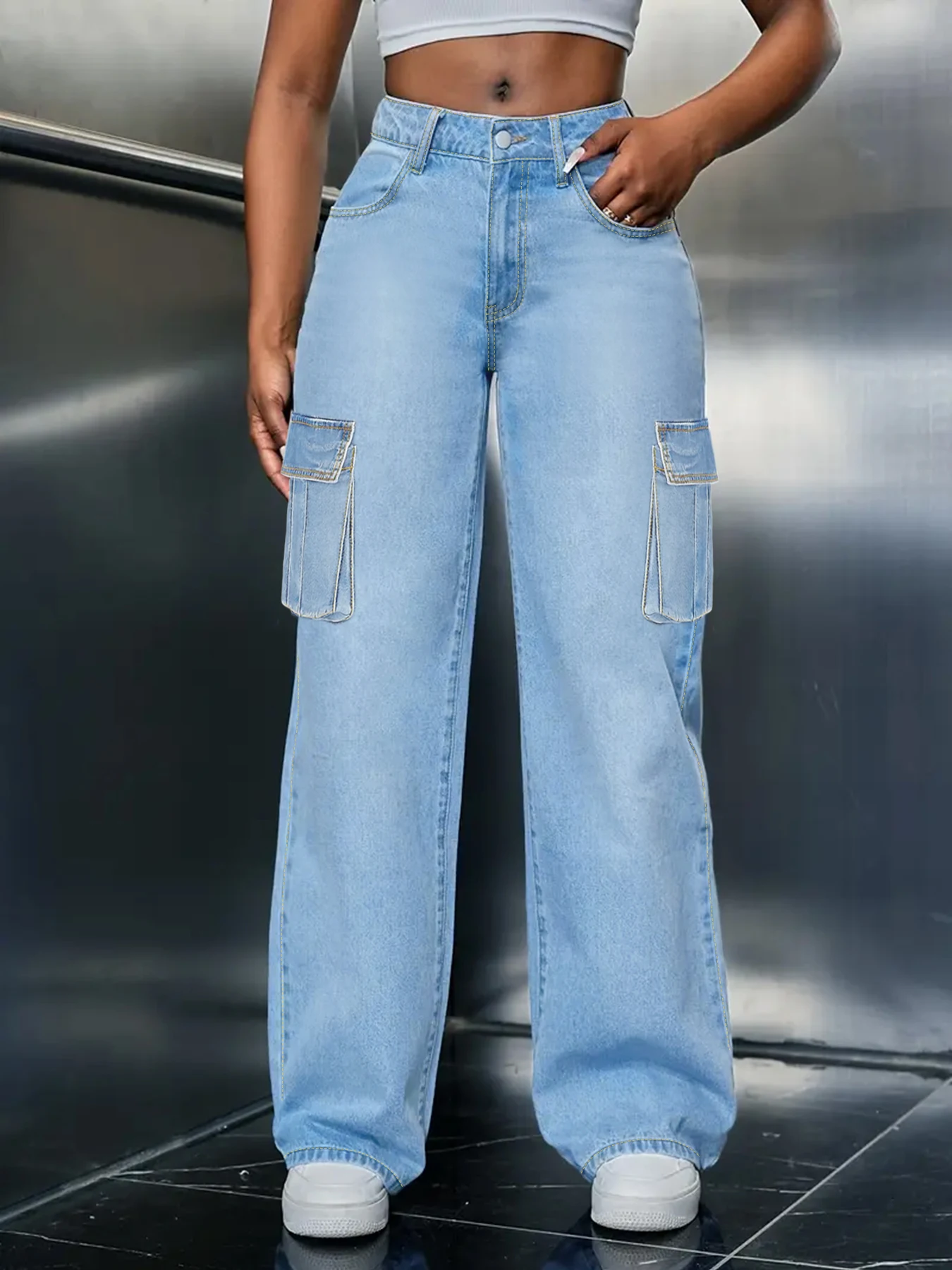 Ladies plus Size High Waist Jeans Light Blue Workwear Pocket Design Suitable for Campus Work And Street Style
Ladies plus Size High Waist Jeans Light Blue Workwear Pocket Design Suitable for Campus Work And Street Style