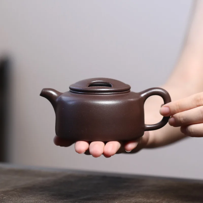 180ml Chinese Tradition Yixing Purple Clay Teapot Handmade Beauty Tea Pot Raw Ore Purple Mud Kettle Household Zisha Teaware
180ml Chinese Tradition Yixing Purple Clay Teapot Handmade Beauty Tea Pot Raw Ore Purple Mud Kettle Household Zisha Teaware