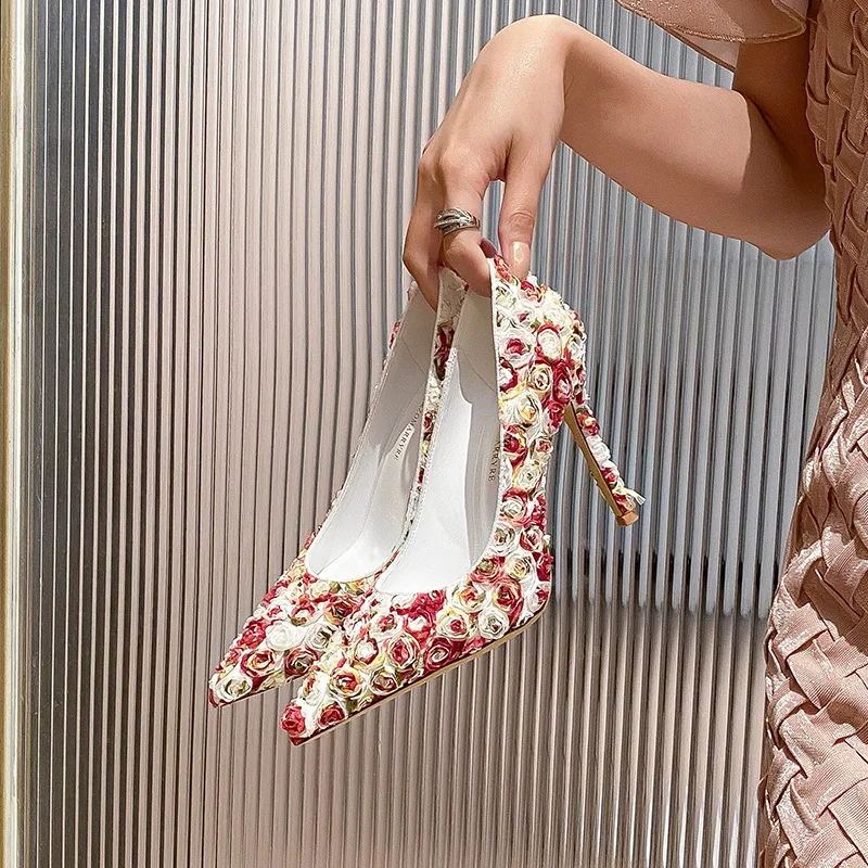 Spring and autumn new pointed shallow rose flower shoes thin high-heeled banquet dress large size small size women's shoes
Spring and autumn new pointed shallow rose flower shoes thin high-heeled banquet dress large size small size women's shoes