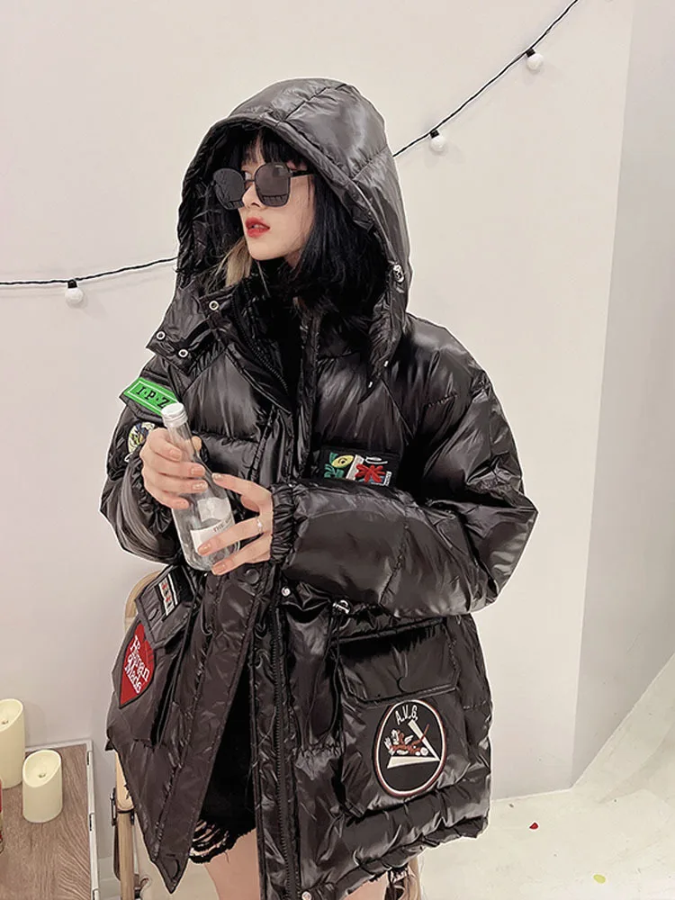 2022 Winter Jacket Women Short Parkas Badge Embroidery Fashion Pocket Hooded Down Jackets Streetwear Loose Cotton Coat Female
2022 Winter Jacket Women Short Parkas Badge Embroidery Fashion Pocket Hooded Down Jackets Streetwear Loose Cotton Coat Female