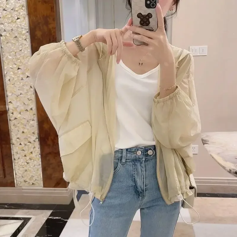 Women Summer Hooded Outwear Simple Solid Elegant Sun-proof Ladies Korean Zipper Tops Jackets Batwing Sleeve Soft Fashion 2025
Women Summer Hooded Outwear Simple Solid Elegant Sun-proof Ladies Korean Zipper Tops Jackets Batwing Sleeve Soft Fashion 2025