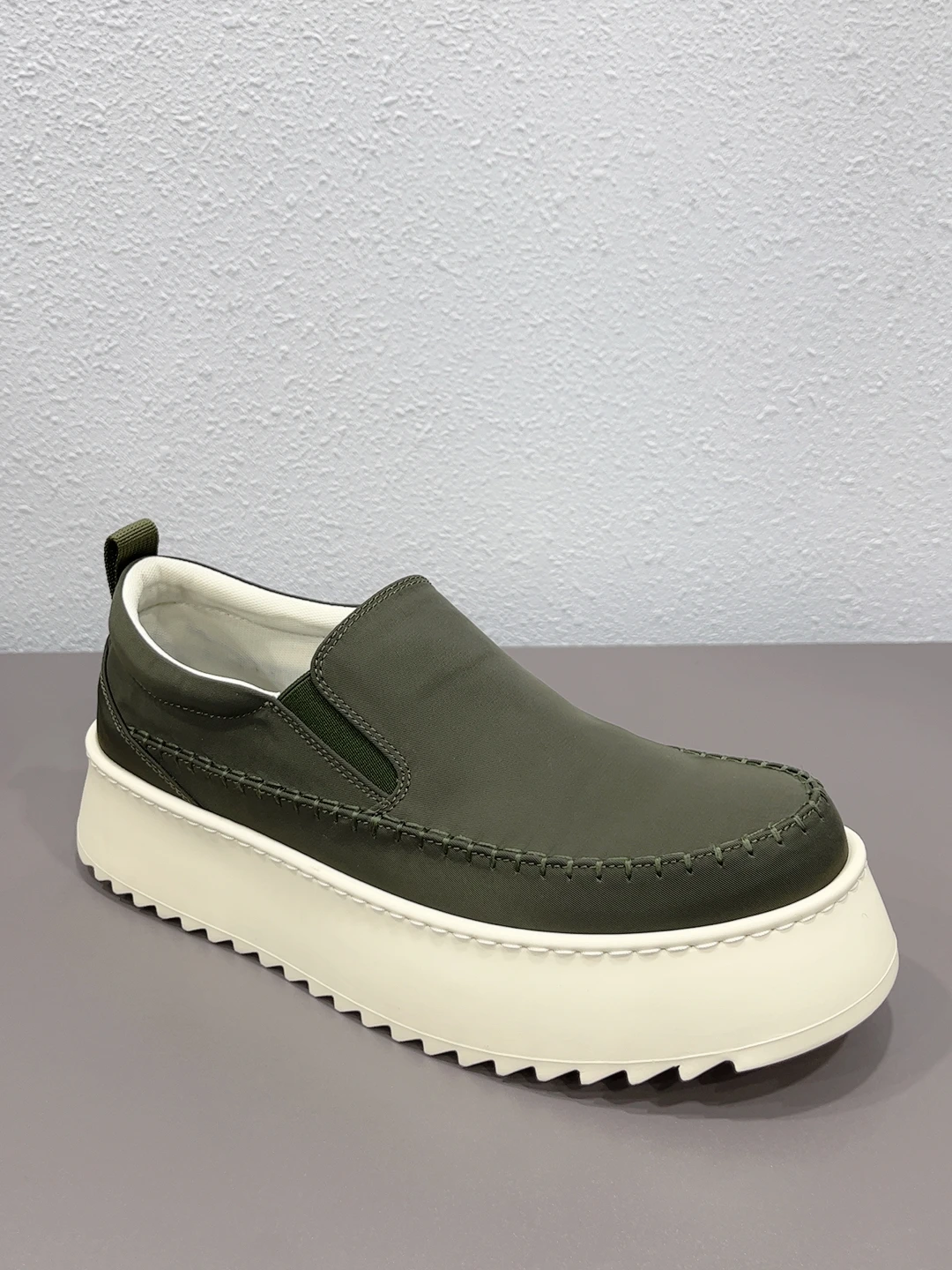 Мужские слипоны Hanrted Thi Bot: дышащие тканевые повседневные туфли, модные, всесезонные, удобные, с резиновой подошвой
Мужские слипоны Hanrted Thi Bot: дышащие тканевые повседневные туфли, модные, всесезонные, удобные, с резиновой подошвой