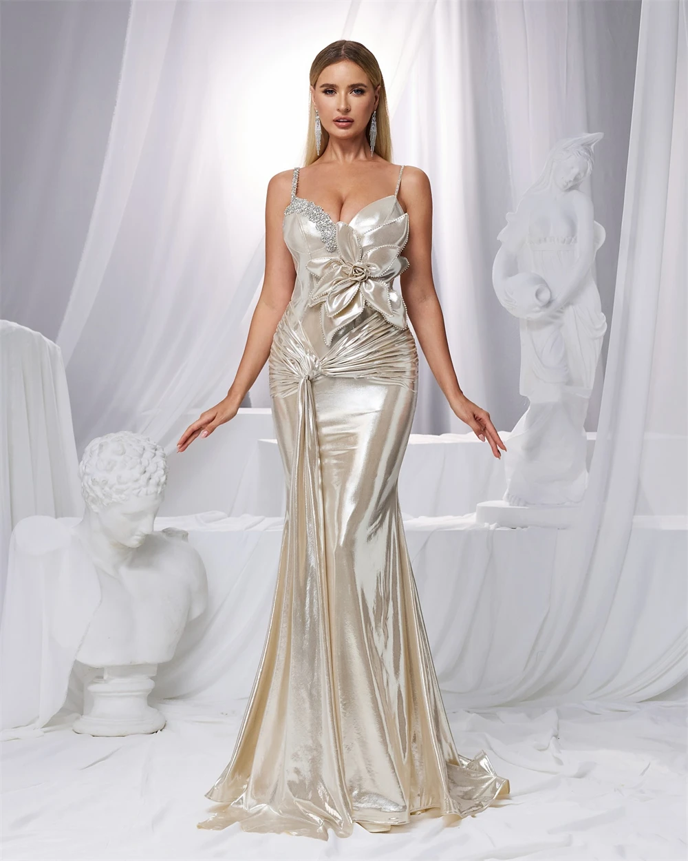 Customized High Quality Satin Evening Dress Modern Flowers Strapless Zipper Back Beading Crystal Special Occasion Gowns
Customized High Quality Satin Evening Dress Modern Flowers Strapless Zipper Back Beading Crystal Special Occasion Gowns