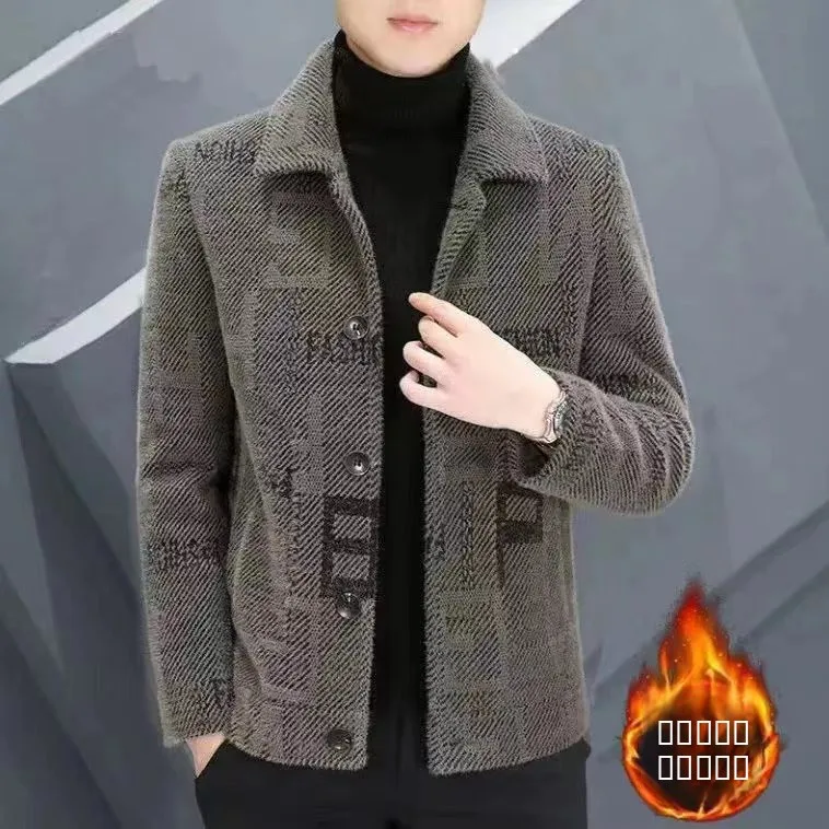 Новое высококачественное мужское шерстяное пальто-жакет для повседневной носки и деловых встреч, осенне-зимнее, приталенное, с длинным рукавом и воротником.
Новое высококачественное мужское шерстяное пальто-жакет для повседневной носки и деловых встреч, осенне-зимнее, приталенное, с длинным рукавом и воротником.