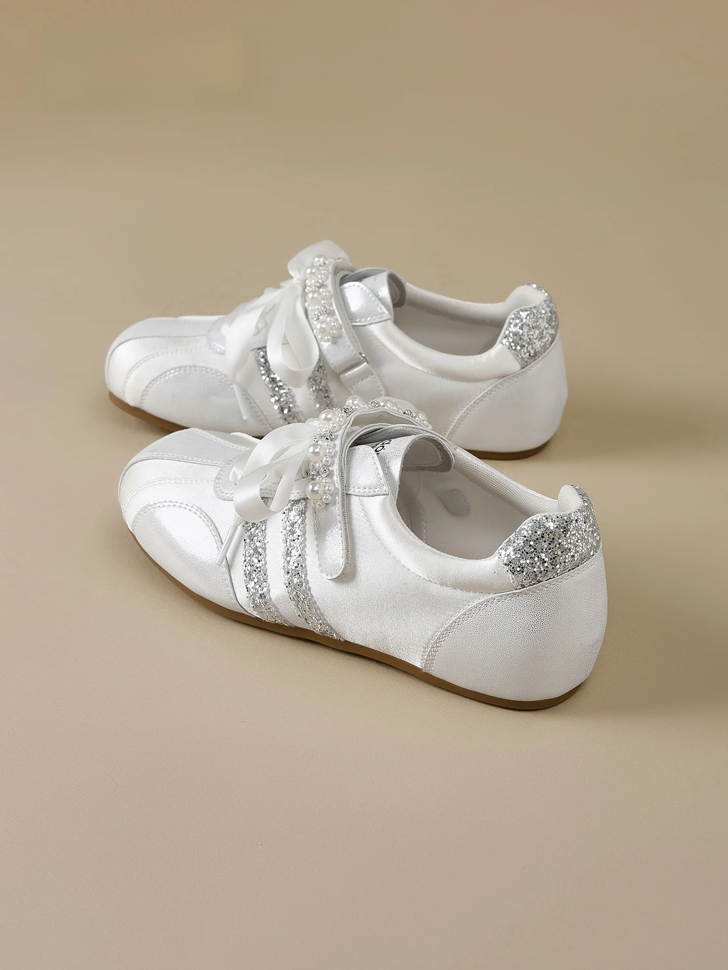 Agsdon Ballet Dequn Shoes Women's 2026 New Summer Sport Casual Versatile White Sneakers Malcolm X Style Low Top Thick Bottom
Agsdon Ballet Dequn Shoes Women's 2026 New Summer Sport Casual Versatile White Sneakers Malcolm X Style Low Top Thick Bottom