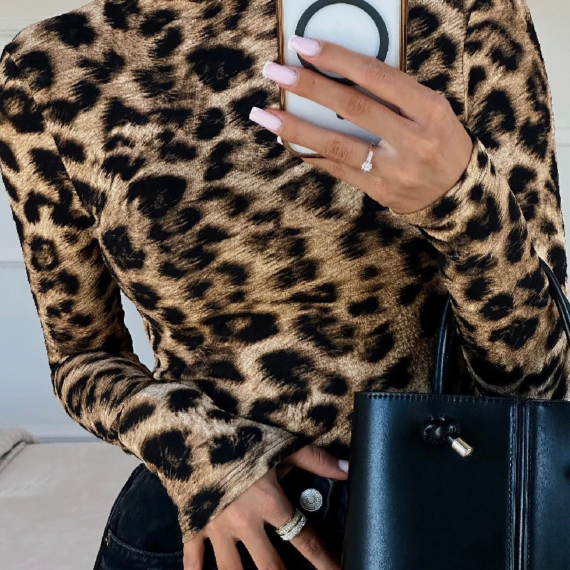 Autumn Casual Hight Street Slim Blouse Winter Elegant Leopard Print Women Silk Tees Fashion Turtleneck Long Sleeve Pullover Tops
Autumn Casual Hight Street Slim Blouse Winter Elegant Leopard Print Women Silk Tees Fashion Turtleneck Long Sleeve Pullover Tops
