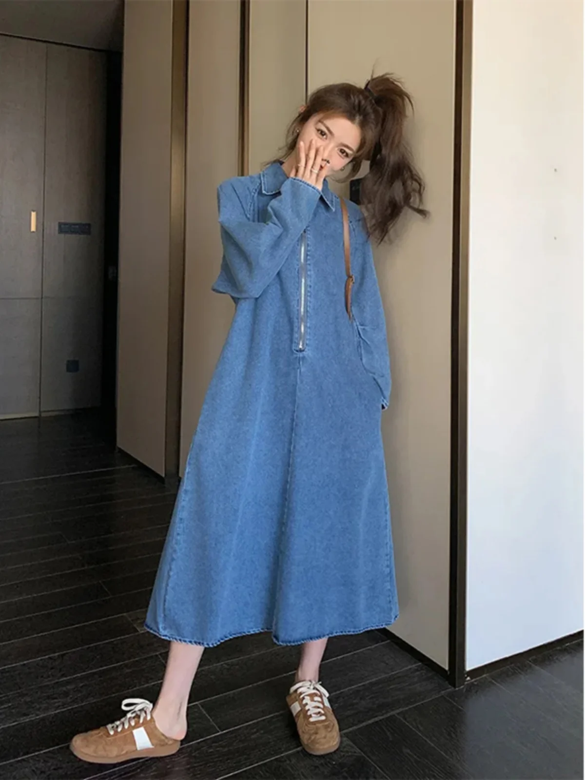 plus Size Women's 300 Pounds Hong Kong Style Age-Defying Denim Dress Fashionable Autumn Slimming Half Zip Long Skirt
plus Size Women's 300 Pounds Hong Kong Style Age-Defying Denim Dress Fashionable Autumn Slimming Half Zip Long Skirt