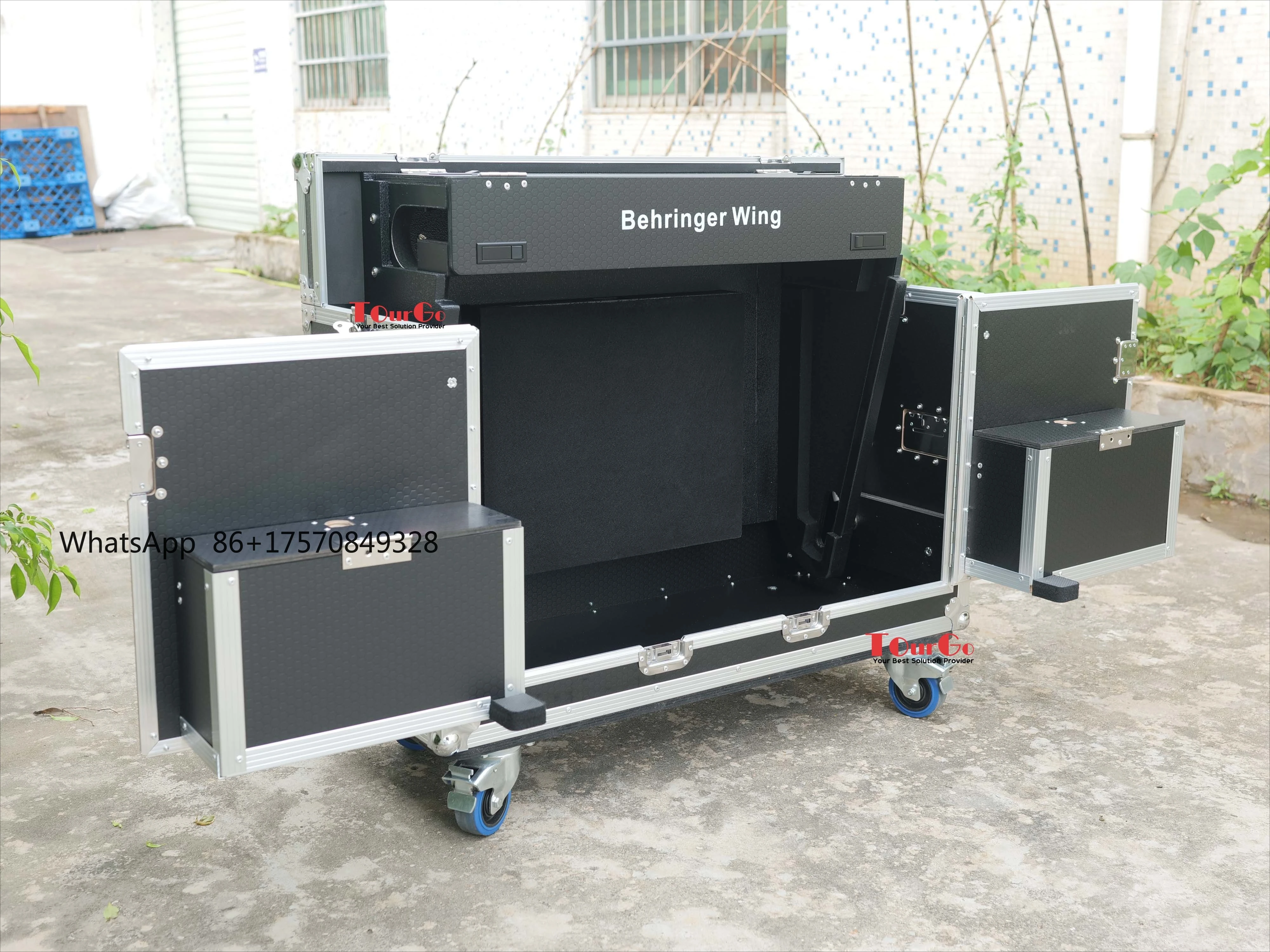 Behringher Wing Mixer Flip Flight case
Behringher Wing Mixer Flip Flight case