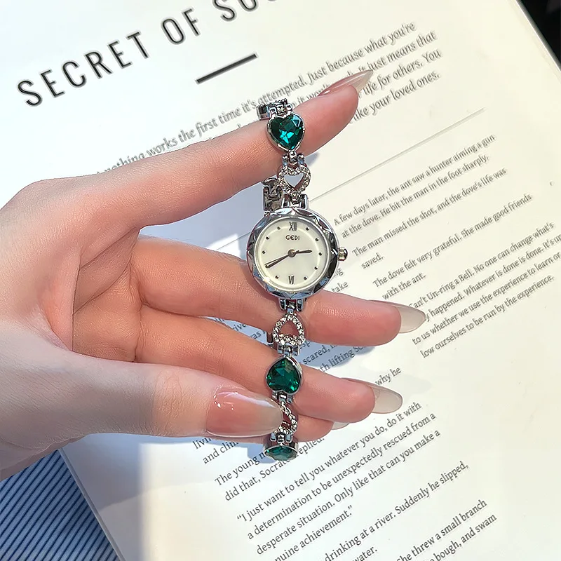 Women's Watch Retro Light Luxury Bracelet Exquisite Heart Shaped Rhinestone Elegant Crystal Ladies' Watch
Women's Watch Retro Light Luxury Bracelet Exquisite Heart Shaped Rhinestone Elegant Crystal Ladies' Watch