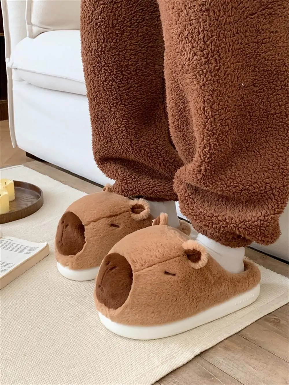 Funny Cute Kapibala Cotton Slippers For Men And Women Winter Warm Home Slippers Plush Cute Couple's Fur Slippers
Funny Cute Kapibala Cotton Slippers For Men And Women Winter Warm Home Slippers Plush Cute Couple's Fur Slippers