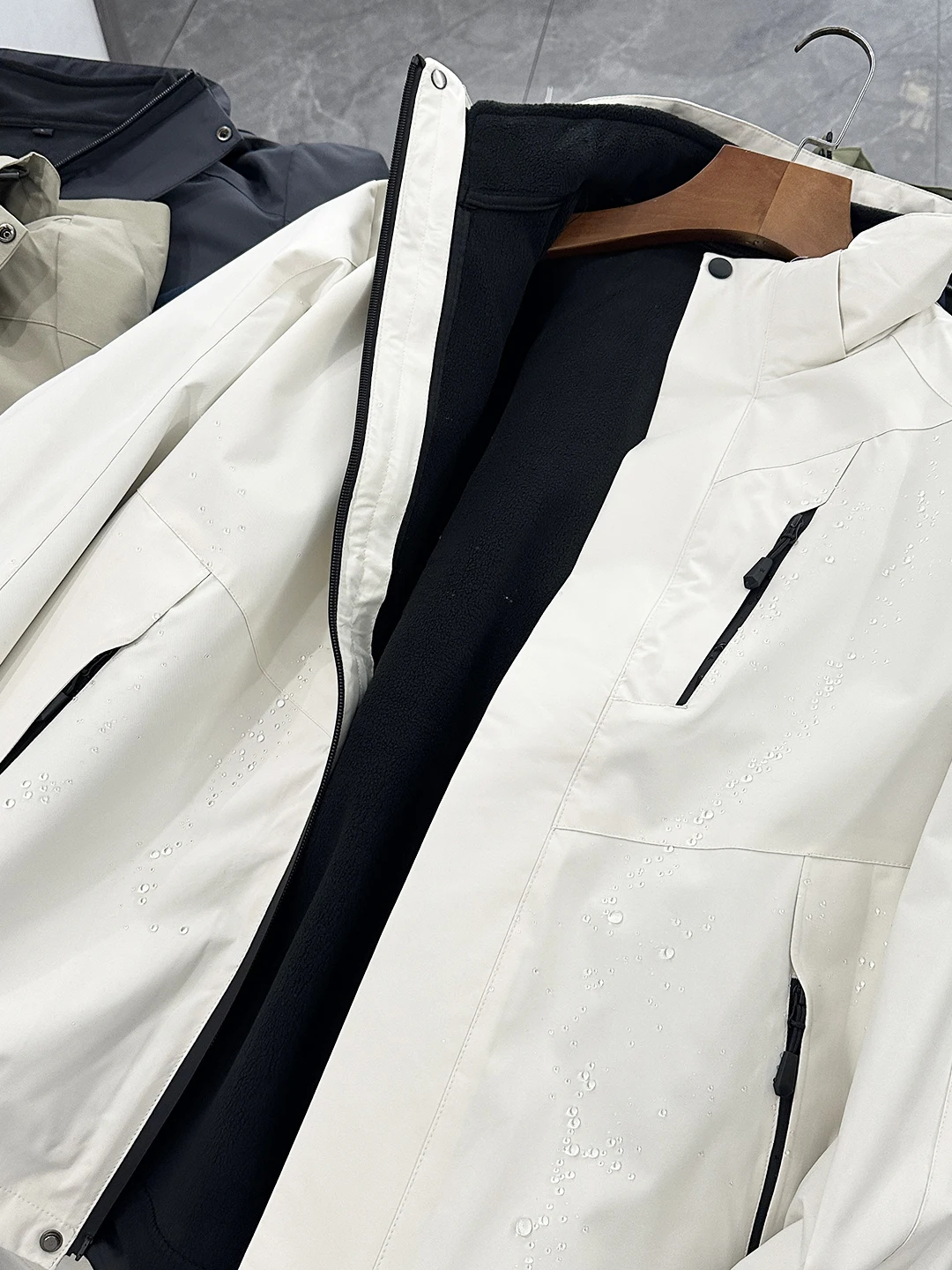 Men's Outdoor Climbing Jaet Waterproof Windproof Hat Design Autumn Winter Two-Piece Set Mountain Climbing Suit Polyester Fiber
Men's Outdoor Climbing Jaet Waterproof Windproof Hat Design Autumn Winter Two-Piece Set Mountain Climbing Suit Polyester Fiber