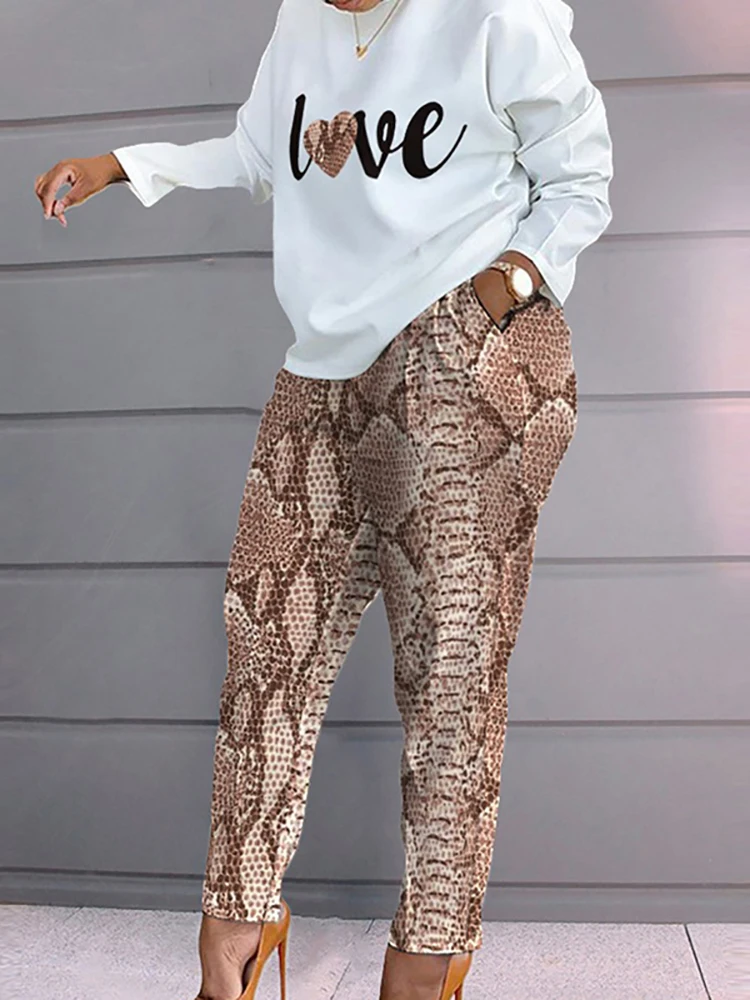Women Patchwork Casual Spring Autumn Pants Set O Neck Print Top Loose Pants Two Piece Set Streetwear Pockets Trousers Female Set
Women Patchwork Casual Spring Autumn Pants Set O Neck Print Top Loose Pants Two Piece Set Streetwear Pockets Trousers Female Set