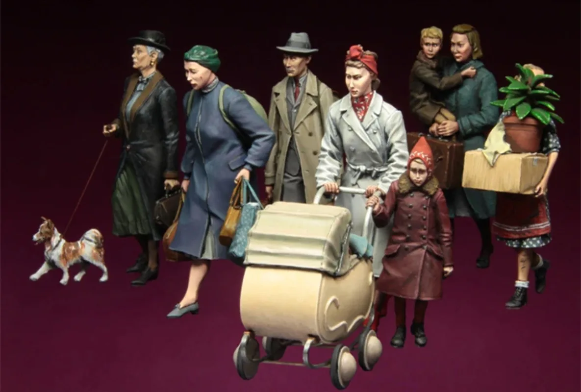 1/35 Scale Resin Figures Assembled Model Kit European Refugees Hobby Collection Miniature Toy Unassembled Unpainted Diorama
1/35 Scale Resin Figures Assembled Model Kit European Refugees Hobby Collection Miniature Toy Unassembled Unpainted Diorama