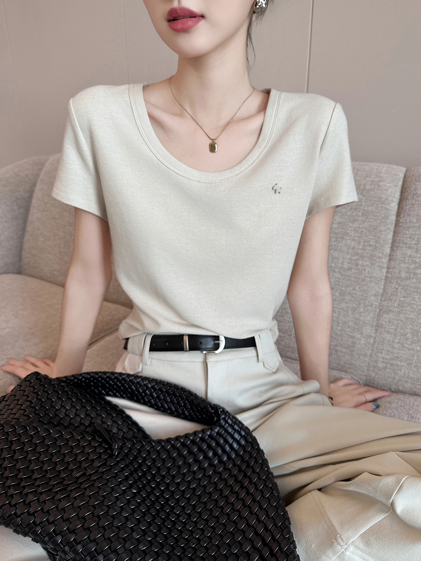 Pin Apricot Short Sleeve U-Neck T-Shirt Women's Basic Loose Fit Shoulder Summer New Style Casual Comfortable Breathable
Pin Apricot Short Sleeve U-Neck T-Shirt Women's Basic Loose Fit Shoulder Summer New Style Casual Comfortable Breathable
