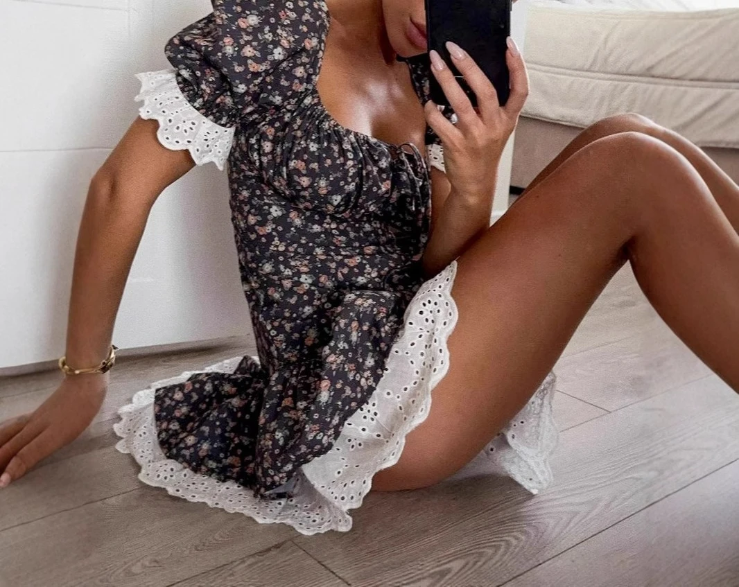 2026 Summer New Lace Splicing Small Floral High Waist Dress Women's Design Sense Fashion Temperament Commuting
2026 Summer New Lace Splicing Small Floral High Waist Dress Women's Design Sense Fashion Temperament Commuting