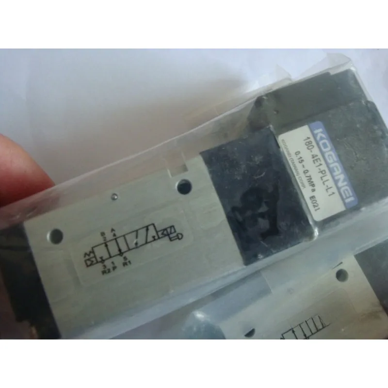 Запчасти для поставки, электромагнитный клапан Koganei 180-4E1-PLL-L1 180-4E1-83-PLL-L1
Запчасти для поставки, электромагнитный клапан Koganei 180-4E1-PLL-L1 180-4E1-83-PLL-L1