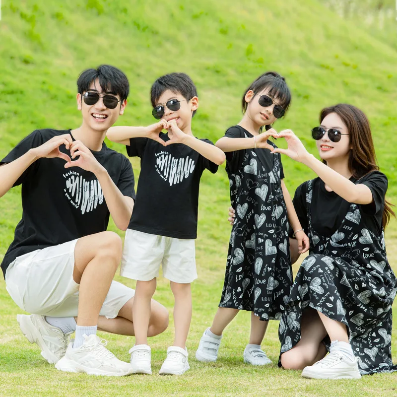 2026 Heart Print Family Matching Outfits Mother Daughter Dress + Father Son Sets Summer Casual Clothes for 3-4 People
2026 Heart Print Family Matching Outfits Mother Daughter Dress + Father Son Sets Summer Casual Clothes for 3-4 People