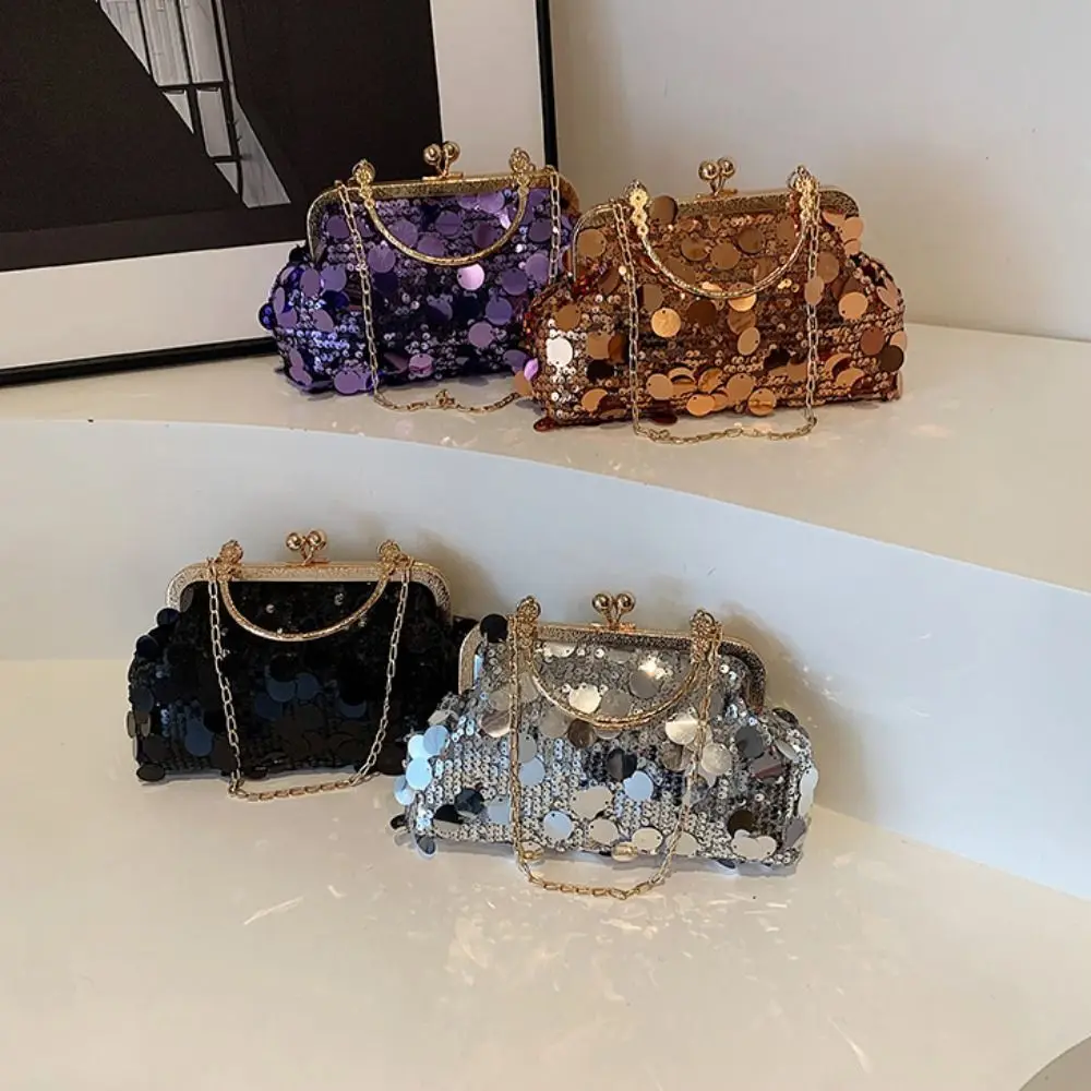 Portable Shiny Evening Banquet Bag Lock Buckle Glitter Chain Crossbody Bag Single Shoulder Large Capacity Shell Bag Girl
Portable Shiny Evening Banquet Bag Lock Buckle Glitter Chain Crossbody Bag Single Shoulder Large Capacity Shell Bag Girl