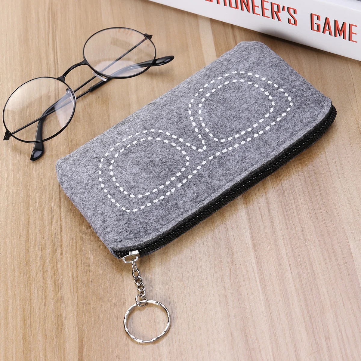 1pc Felt Glasses Storage Pouch Sunglasses Bag Reading Glasses Portable Pouch Pen Holder Accessories (Random Color)
1pc Felt Glasses Storage Pouch Sunglasses Bag Reading Glasses Portable Pouch Pen Holder Accessories (Random Color)