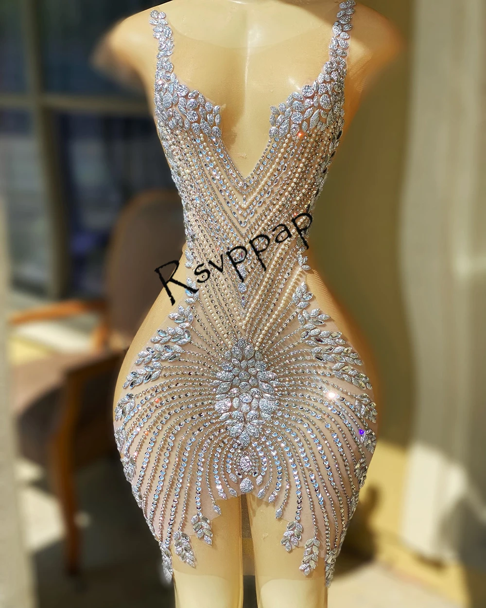 Sexy See Through Rhinestones Women Birthday Party Dress Soarjkly Handmade Silver Beads African Black Girl Short Prom Dresses
Sexy See Through Rhinestones Women Birthday Party Dress Soarjkly Handmade Silver Beads African Black Girl Short Prom Dresses