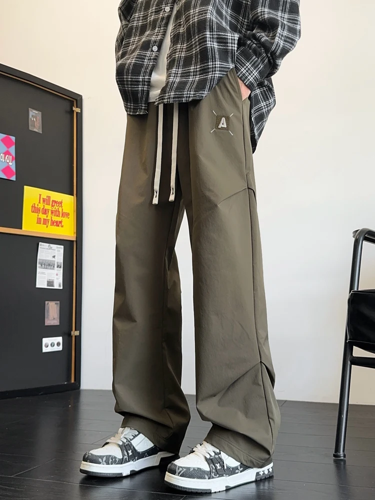 Fashion Embroidery Men's Pleated Casual Pants Elastic Waist Drawstring Comfortable Trousers Korean High Street Male Clothes
Fashion Embroidery Men's Pleated Casual Pants Elastic Waist Drawstring Comfortable Trousers Korean High Street Male Clothes