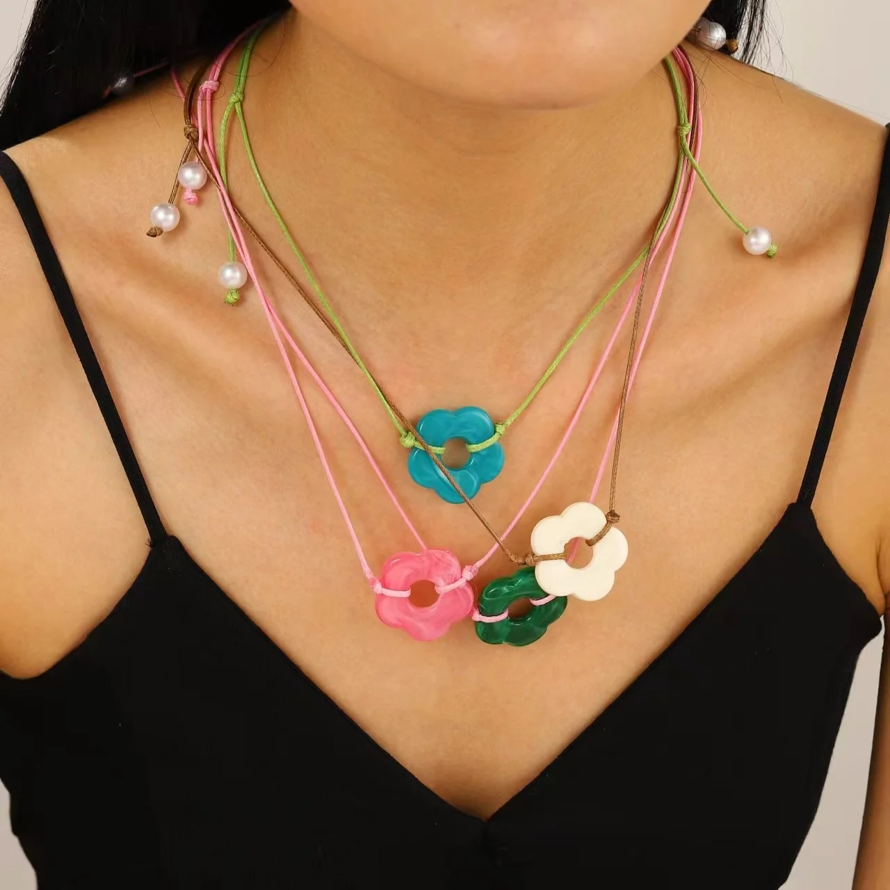 2025 Fashion Colorful Flower Pendant Necklace 4pcs Colorful Wax Rope Necklace for Women Summer Beach Party Jewelry Gift
2025 Fashion Colorful Flower Pendant Necklace 4pcs Colorful Wax Rope Necklace for Women Summer Beach Party Jewelry Gift