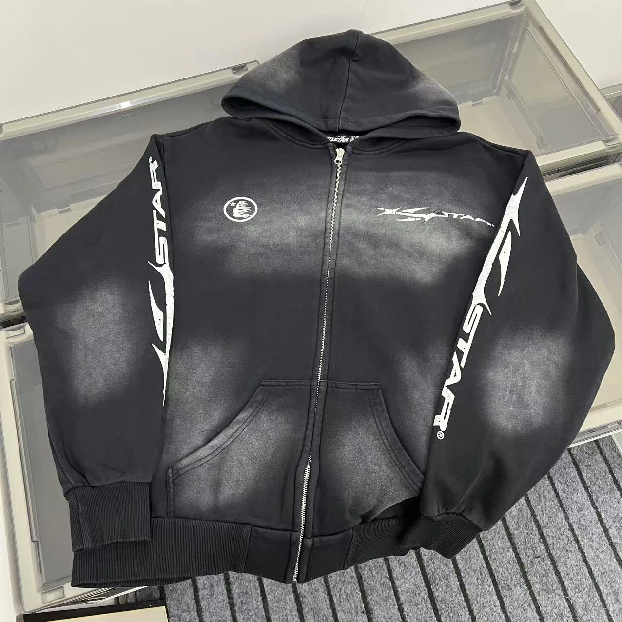 Ретро Waed American High Street Hell Star Тяжелая толстовка на молнии Jaet Мужская свободная толстовка Верхняя одежда
Ретро Waed American High Street Hell Star Тяжелая толстовка на молнии Jaet Мужская свободная толстовка Верхняя одежда