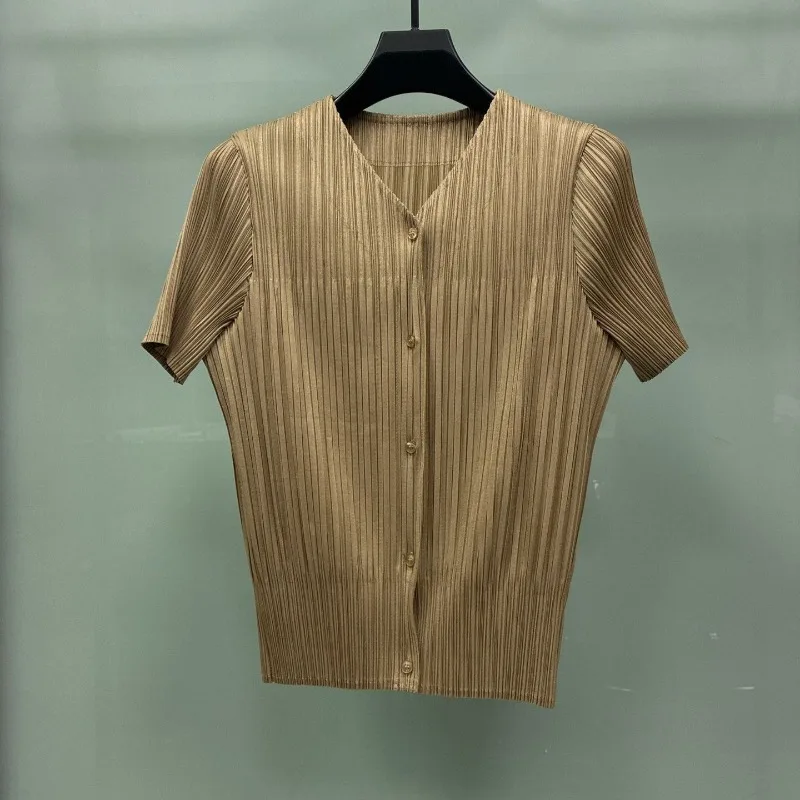 Miyake Pleated Cardigan 2026 Summer New Sweet Temperament V-Neck Soft Comfortable Short Sleeve Jacket Women Lightweight T-Shirt
Miyake Pleated Cardigan 2026 Summer New Sweet Temperament V-Neck Soft Comfortable Short Sleeve Jacket Women Lightweight T-Shirt