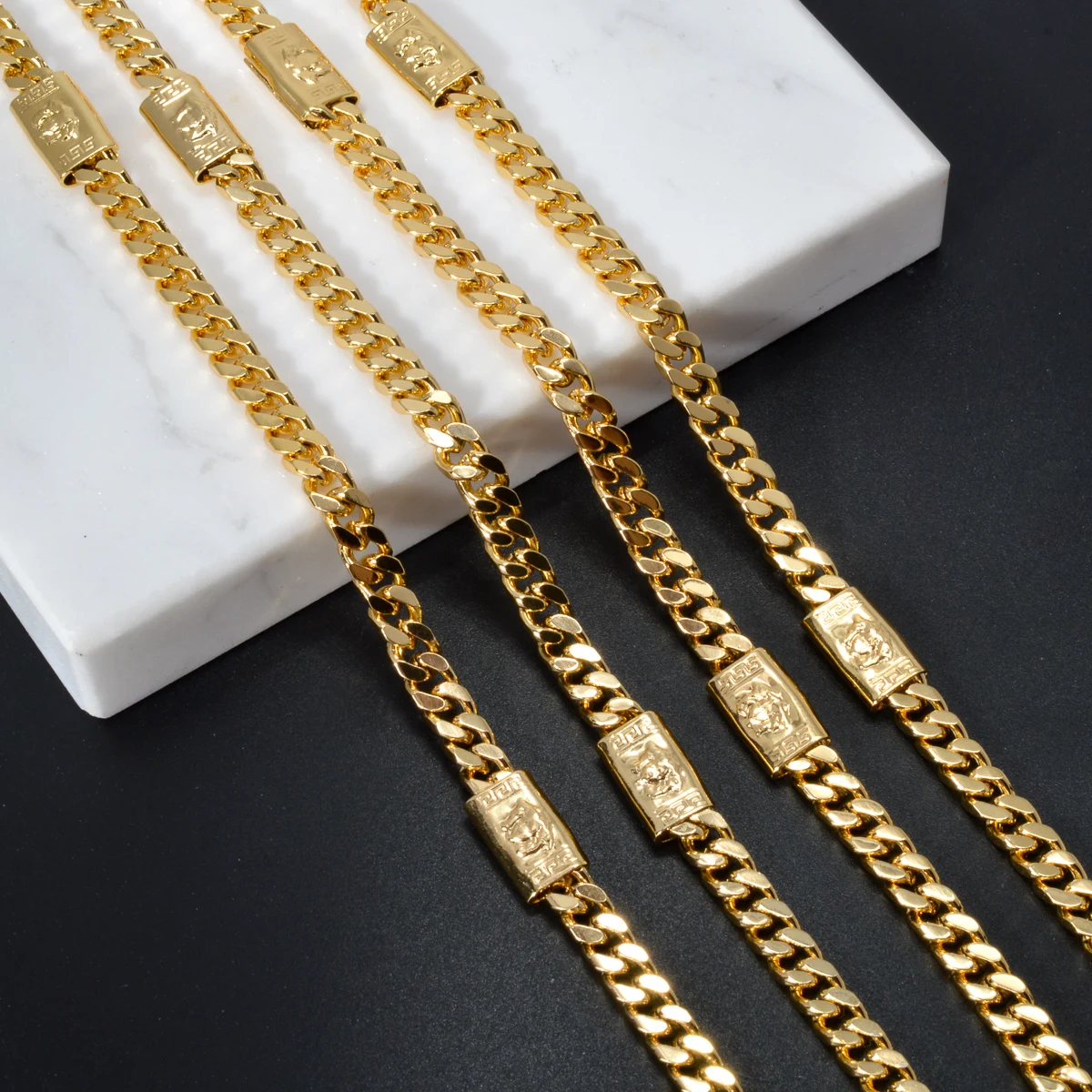 Unisex Miami Cuban Chain Necklace 18K Gold Plated Link Chain Width 7mm Rectangle Tag Fashion Statement Copper Jewelry Accessory
Unisex Miami Cuban Chain Necklace 18K Gold Plated Link Chain Width 7mm Rectangle Tag Fashion Statement Copper Jewelry Accessory
