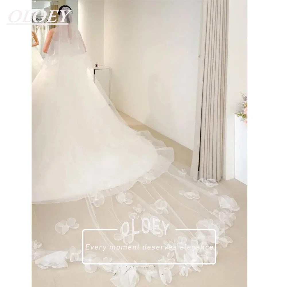 OLOEY 3D Flowers Cathedral Veil Korea Customized Applique Two Layer Soft Tulle Long Veil Elegant Fixed By Comb
OLOEY 3D Flowers Cathedral Veil Korea Customized Applique Two Layer Soft Tulle Long Veil Elegant Fixed By Comb