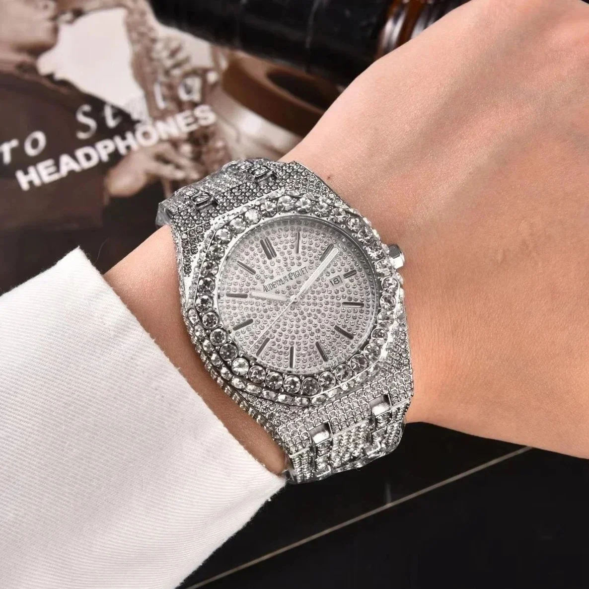 Luxury Diamond Men Women Watches Gold Watch Ladies Wrist Watch Luxury Rhinestone Unisex Bracelet Watches Female Clock 2025 New
Luxury Diamond Men Women Watches Gold Watch Ladies Wrist Watch Luxury Rhinestone Unisex Bracelet Watches Female Clock 2025 New