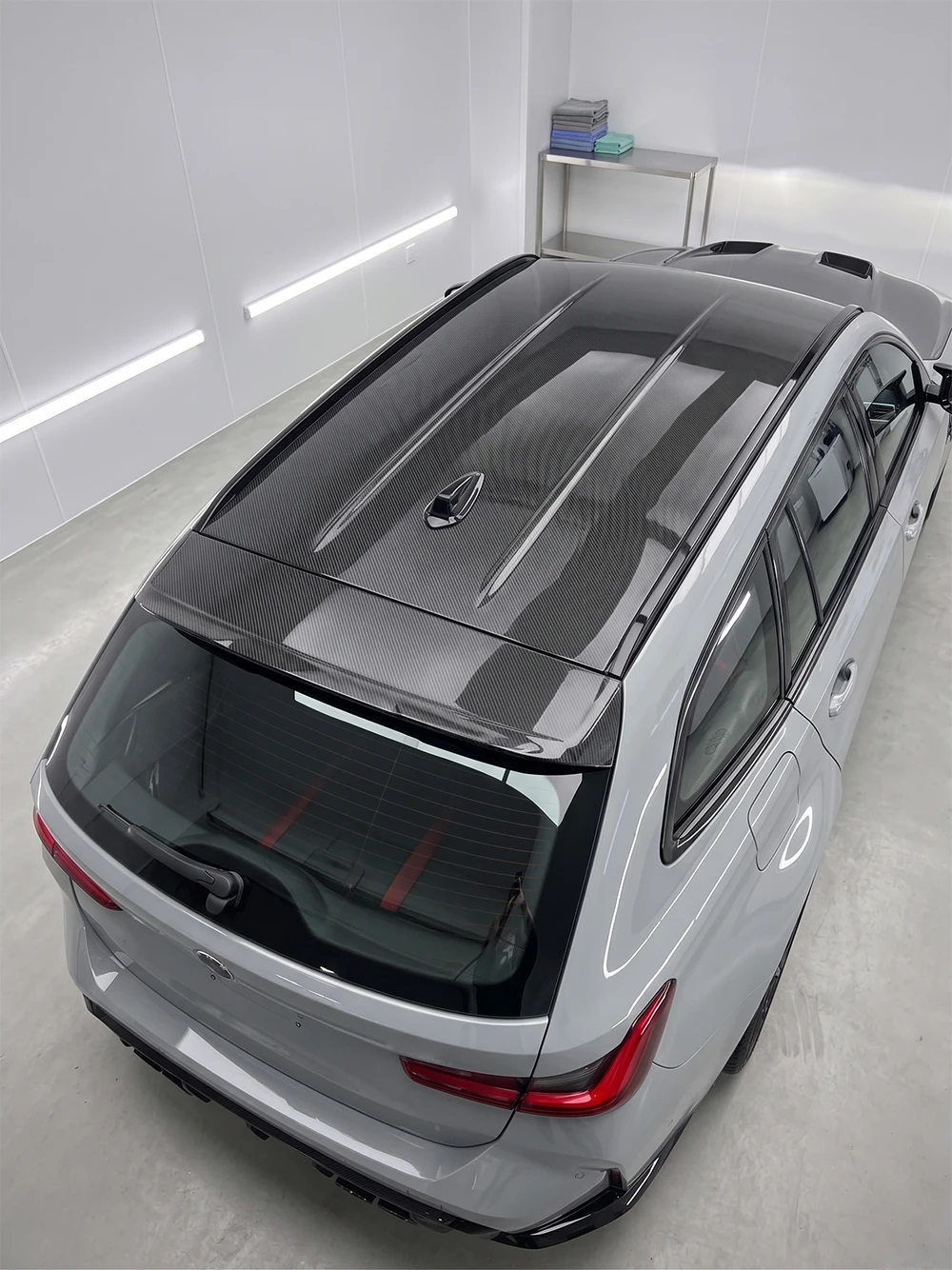6D Gloss Black Carbon Fiber Vinyl Wrap Film 1.45x2m Car Roof Wrap Large Size DIY Sticker Air Release Bubble Free Waterproof
6D Gloss Black Carbon Fiber Vinyl Wrap Film 1.45x2m Car Roof Wrap Large Size DIY Sticker Air Release Bubble Free Waterproof