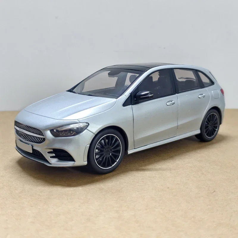 1:18 Original Factory B-Class B-Klasse MPV Diecast Alloy Car Model - High Simulation Metal Vehicle Collection Office Decoration
1:18 Original Factory B-Class B-Klasse MPV Diecast Alloy Car Model - High Simulation Metal Vehicle Collection Office Decoration