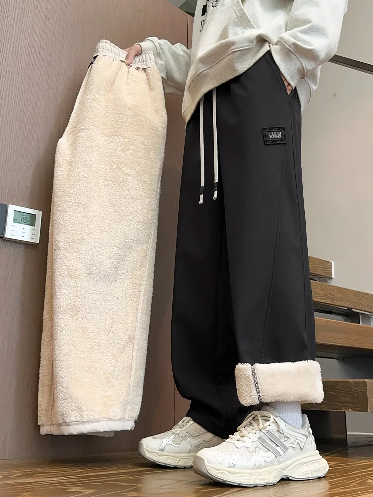 Мужские зимние теплые брюки из бархатной ткани Lamb Velvet, модные, повседневные, свободного кроя, прямые, длинные, с удобной эластичной талией
Мужские зимние теплые брюки из бархатной ткани Lamb Velvet, модные, повседневные, свободного кроя, прямые, длинные, с удобной эластичной талией