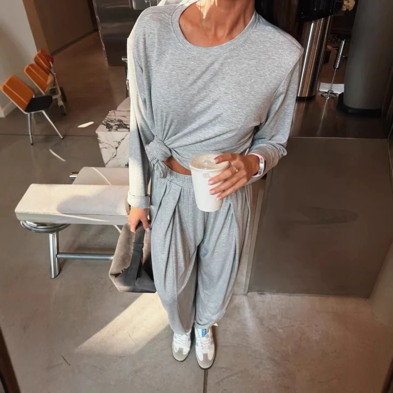 2026 Autumn New Soft Modal Cotton Solid Color Loose Casual Top and Ankle Pants Two-piece Set for Women
2026 Autumn New Soft Modal Cotton Solid Color Loose Casual Top and Ankle Pants Two-piece Set for Women