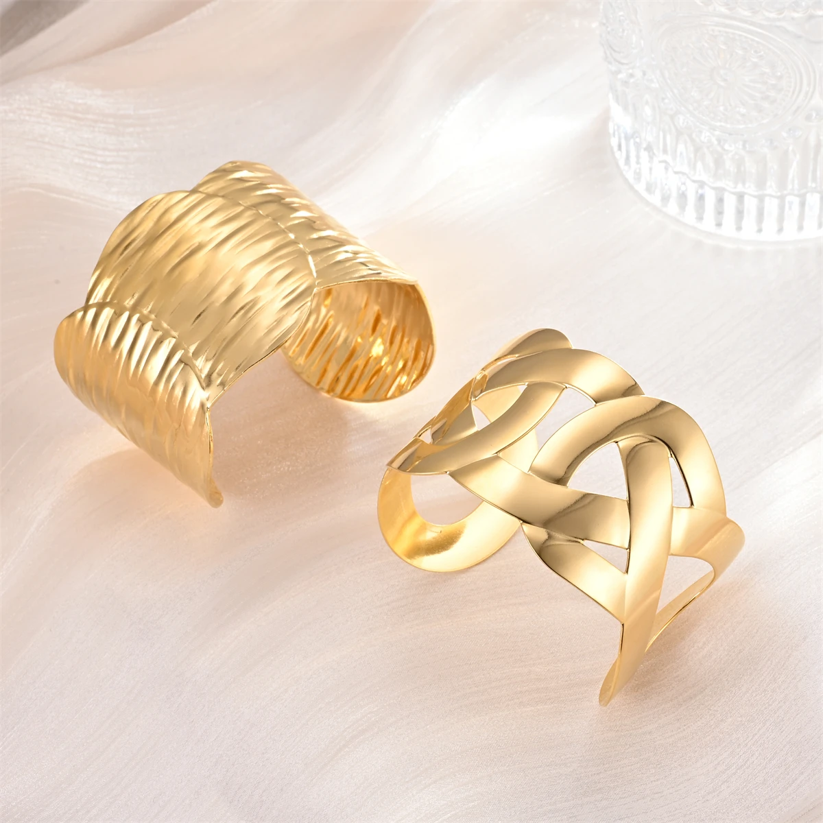 Fashion Wrinkle Texture Openning Bangle Bracelet For Women Exquisite Cuff Bracelet Stainless Steel Hand Ornament Punk Jewelry
Fashion Wrinkle Texture Openning Bangle Bracelet For Women Exquisite Cuff Bracelet Stainless Steel Hand Ornament Punk Jewelry