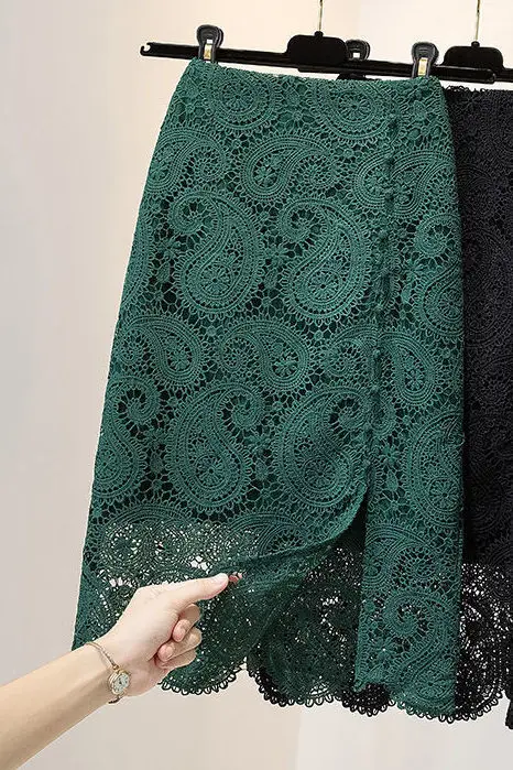 Plus Size Stretch Lace Midi Skirt for Women High Waist Slim Fit Over-the-Knee Skirt with Side Slit Elegant Spring/Fall Style
Plus Size Stretch Lace Midi Skirt for Women High Waist Slim Fit Over-the-Knee Skirt with Side Slit Elegant Spring/Fall Style