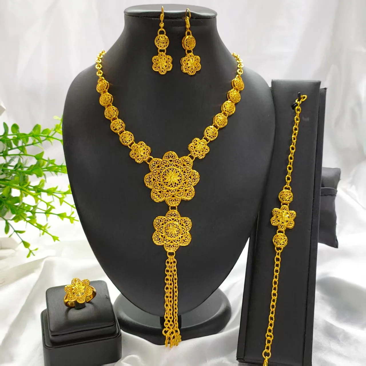 African Ladies Dubai 24k Gold Plated Long Necklace Set Bridal Banquet Wedding Jewelry Set Accessories
African Ladies Dubai 24k Gold Plated Long Necklace Set Bridal Banquet Wedding Jewelry Set Accessories