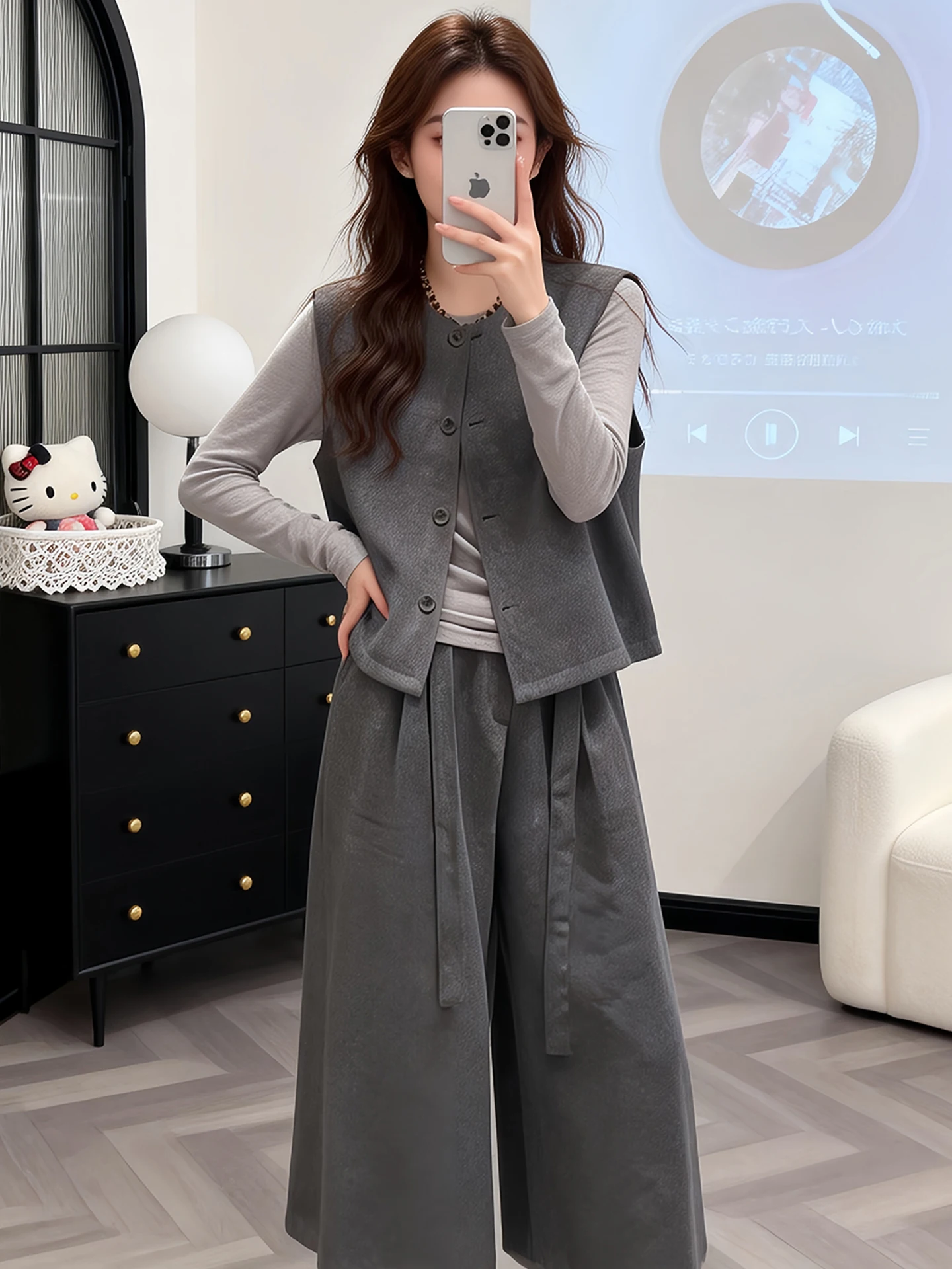 Casual Chic Women's Three-Piece Set with Vest Base Shirt Wide Leg Pants High Waist Comfortable Fashionable Autumn Spring Wear
Casual Chic Women's Three-Piece Set with Vest Base Shirt Wide Leg Pants High Waist Comfortable Fashionable Autumn Spring Wear
