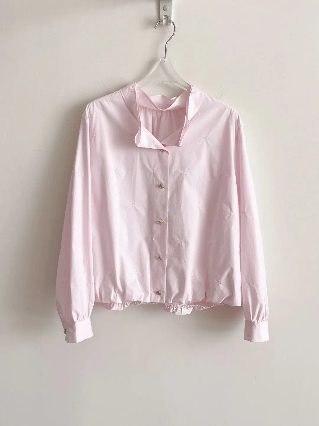 Elegant 2026 Spring Commuter Style Women's Shirt Embroidered Stand Collar Slim Fit Heavy Work Cotton Long Sleeve Breathable
Elegant 2026 Spring Commuter Style Women's Shirt Embroidered Stand Collar Slim Fit Heavy Work Cotton Long Sleeve Breathable