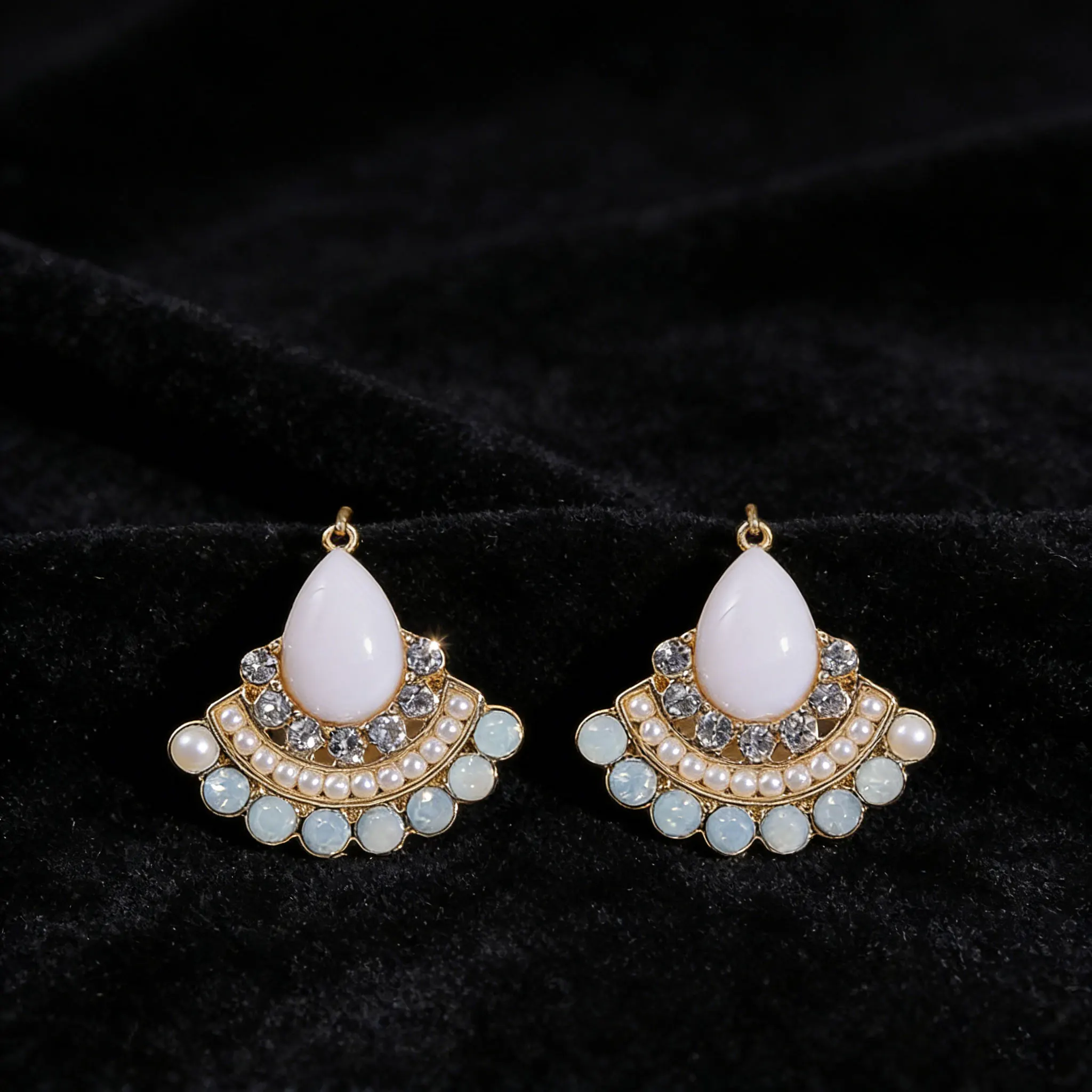 Elegant Imitation Pearl Studs Vintage Zinc Alloy Delicate Unique Statement Women's Jewelry
Elegant Imitation Pearl Studs Vintage Zinc Alloy Delicate Unique Statement Women's Jewelry