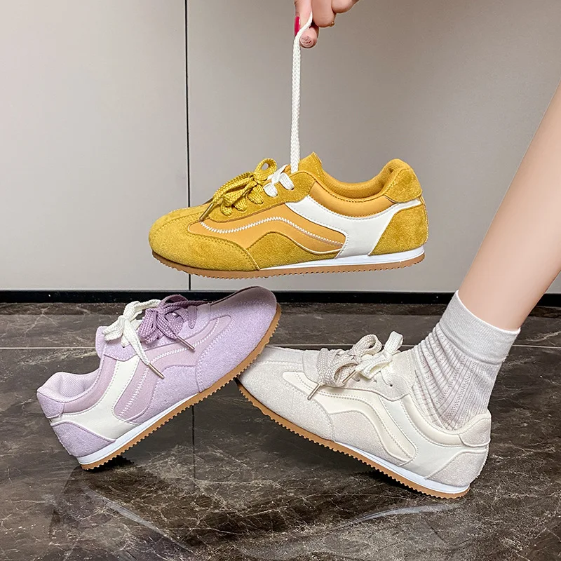 Retro Women's Flat Bottom German Training Shoes Spring and Autumn Fashion Casual and Comfortable Classic Plain Sneakers.
Retro Women's Flat Bottom German Training Shoes Spring and Autumn Fashion Casual and Comfortable Classic Plain Sneakers.