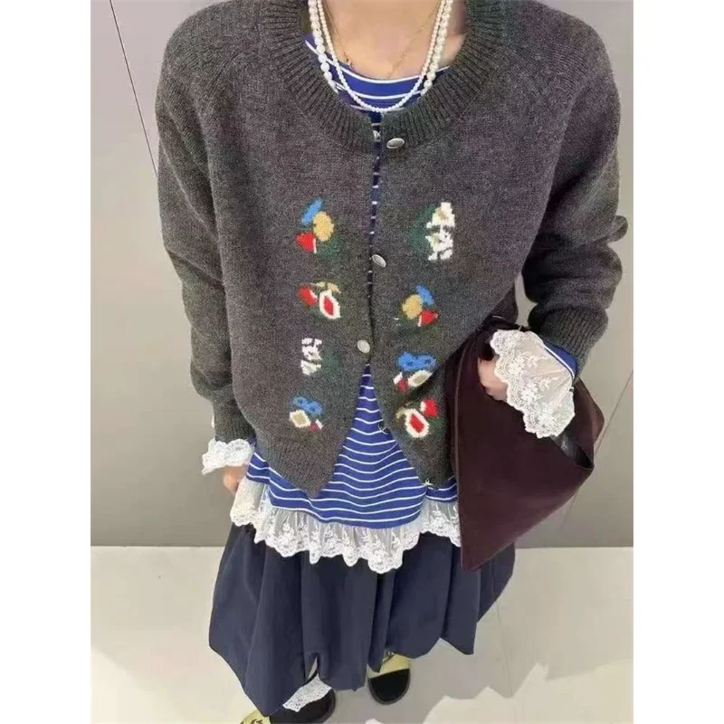 2025 Winter Casual Office Lady Style Knitting Long Sleeve Cardigans Women Vintage Knitted Embroidery Round Neck Slim Sweater Top
2025 Winter Casual Office Lady Style Knitting Long Sleeve Cardigans Women Vintage Knitted Embroidery Round Neck Slim Sweater Top