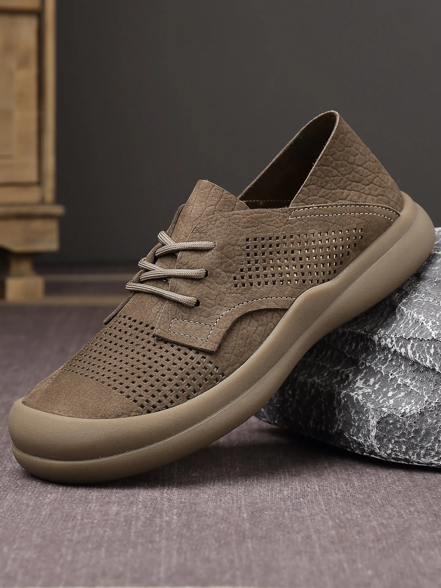 Men's Shoes Summer Breathable Thin Mesh Hollow Sandals Men's Genuine Leather Men's Casual Shoes With Beef Sole
Men's Shoes Summer Breathable Thin Mesh Hollow Sandals Men's Genuine Leather Men's Casual Shoes With Beef Sole